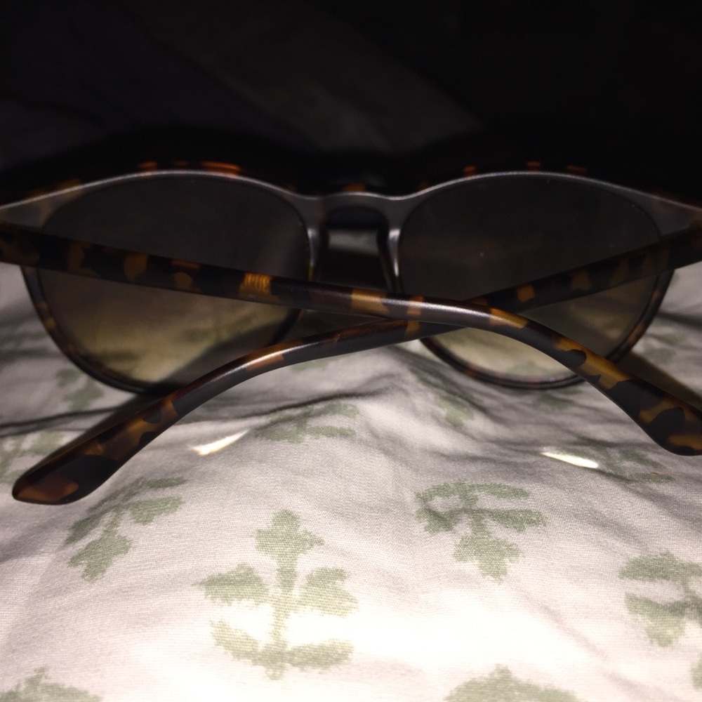 tortoise shell sunglasses